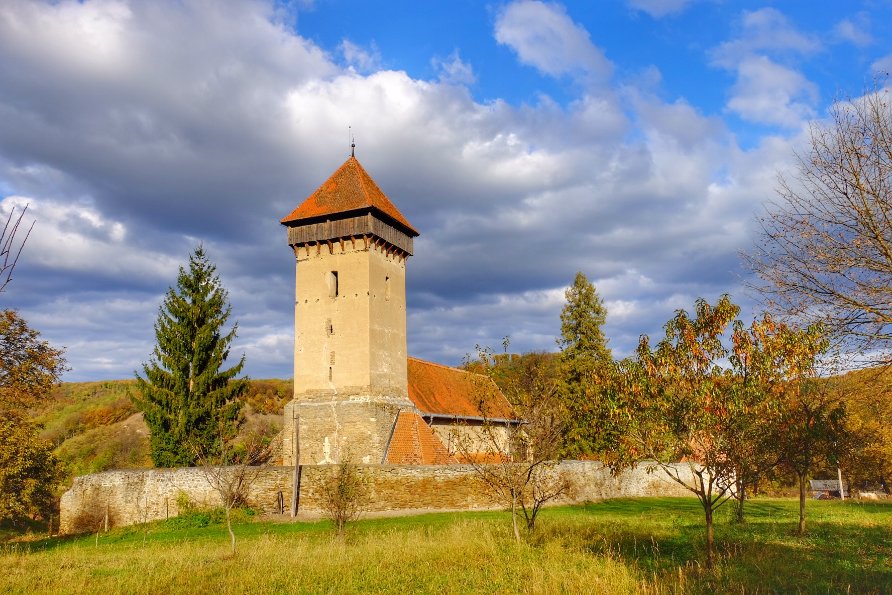 Biserica fortificata din Malancrav